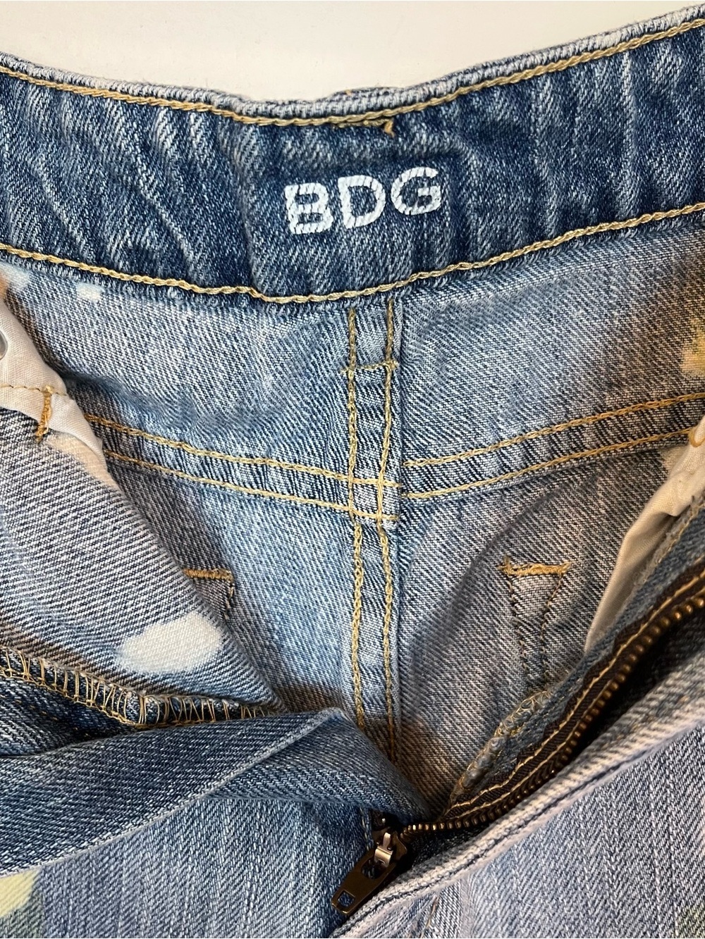 BDG Urban Outfitters Jean Shorts Paint Splatter Tie Dye Raw Ham Cheeky Size 26 - Picture 6 of 7